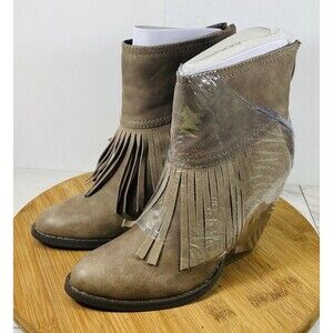VERY VOLATILE Los Angeles Fringed FauxLeather Wedge Ankle Booties TAUPE Sz 7 NEW